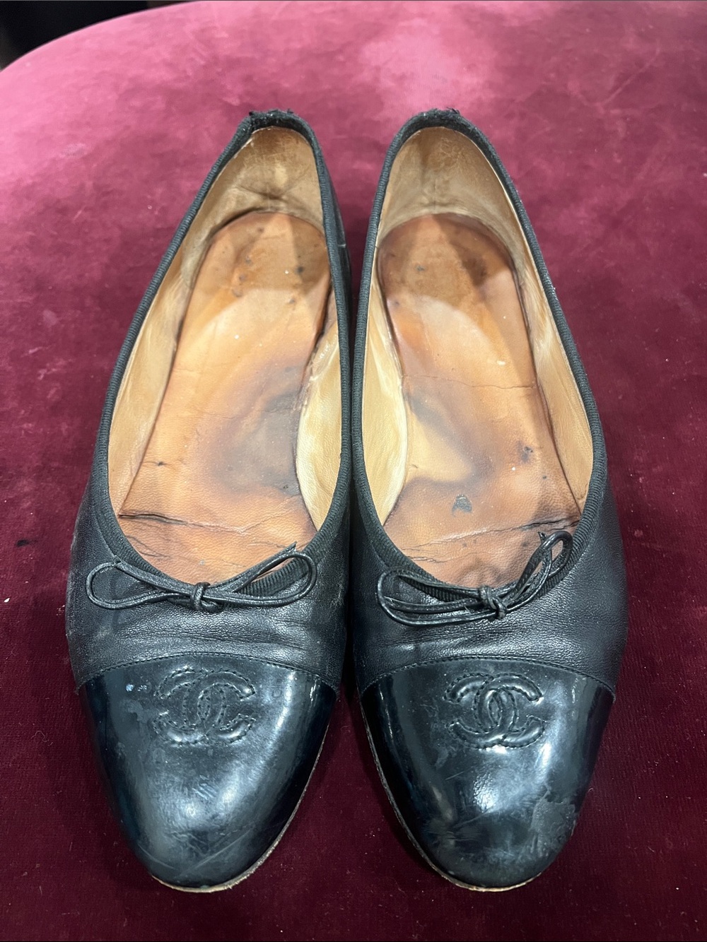 CHANEL Black Leather Cap-Toe Ballet Flats